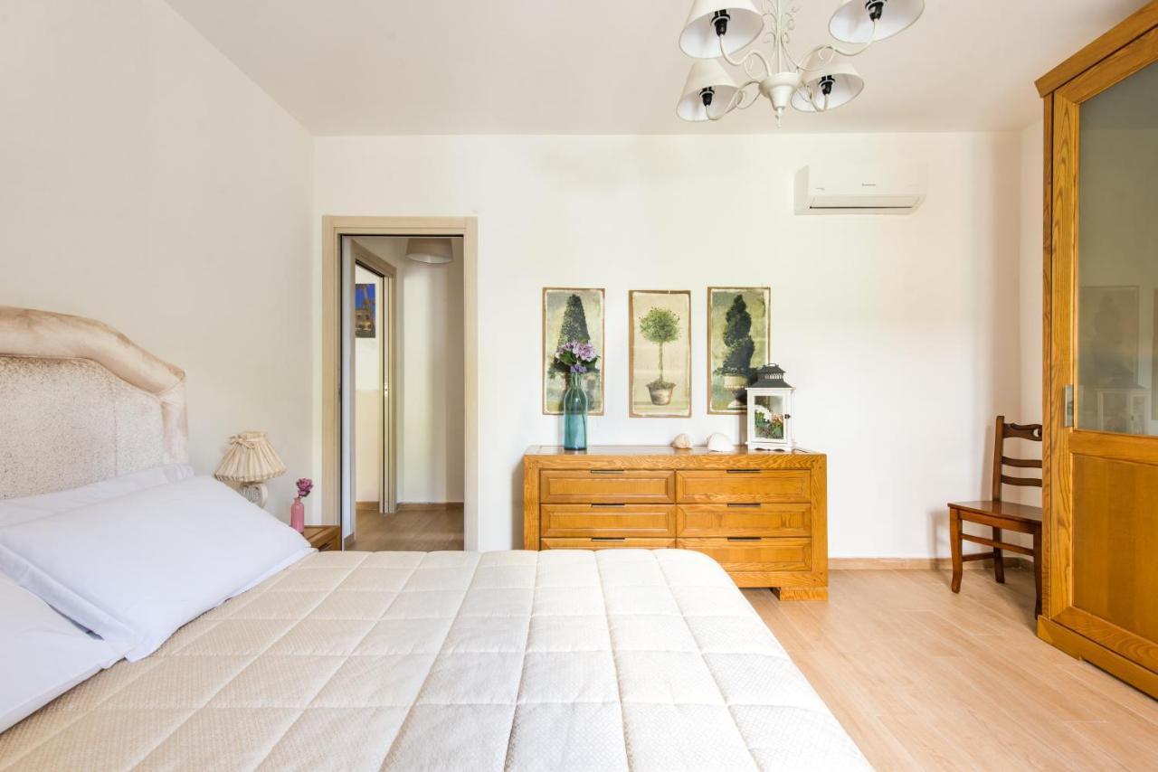 Villa Cinzia-150 Mt From The Beach 몬델로 외부 사진